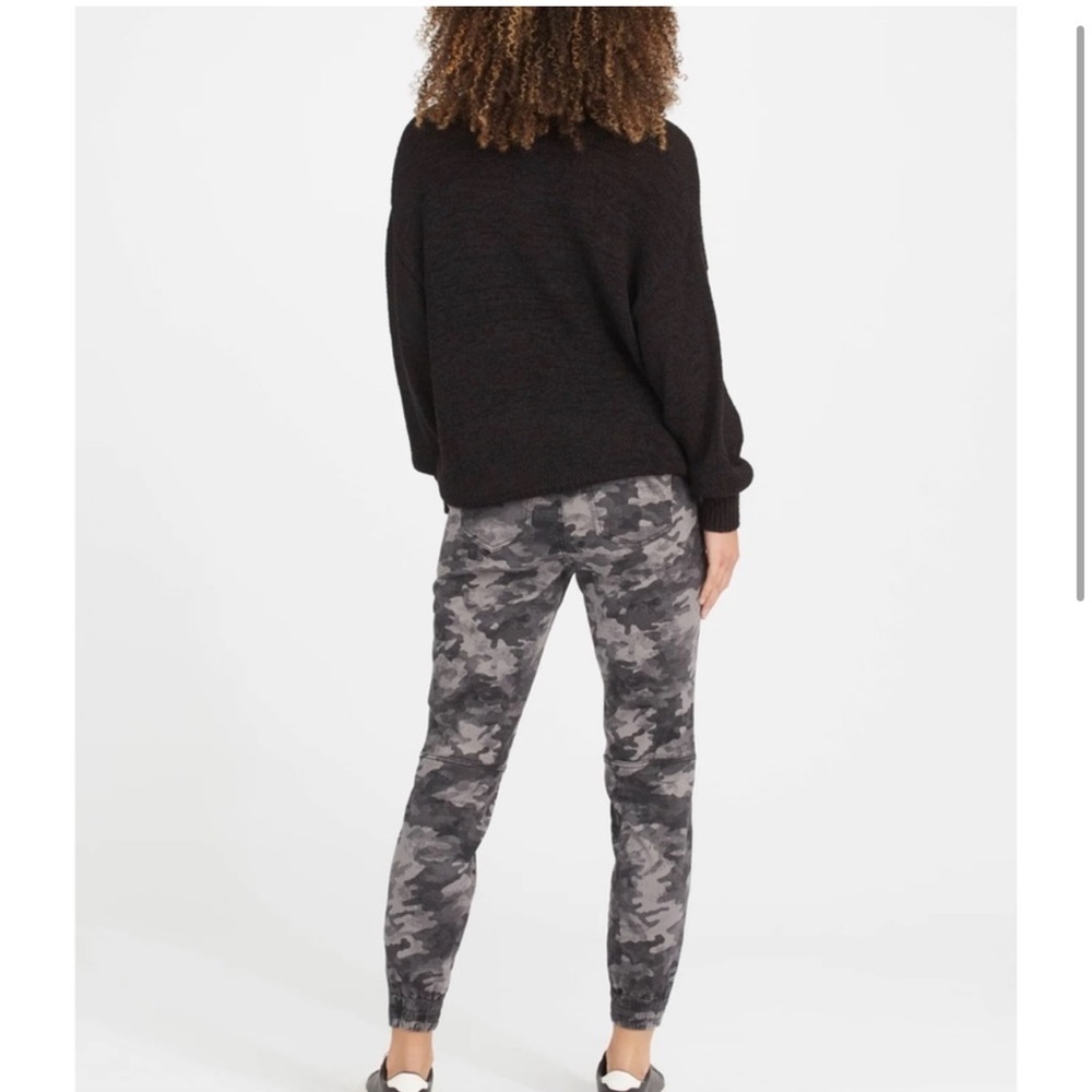 - Spanx Stretch Twill Cargo Jogger XS
